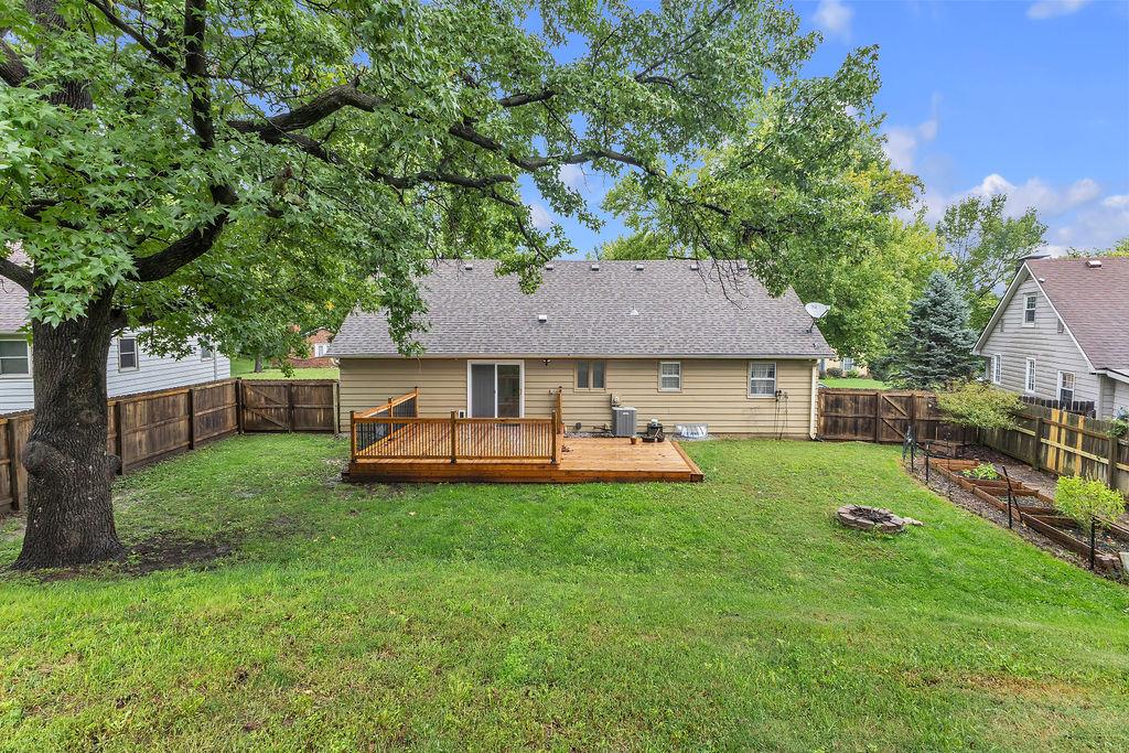 5205 Mockingbird Lane Property Photo 9
