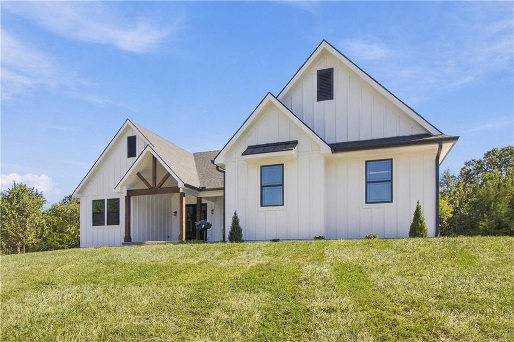 36401 E Bynum Spur Road Property Photo 2