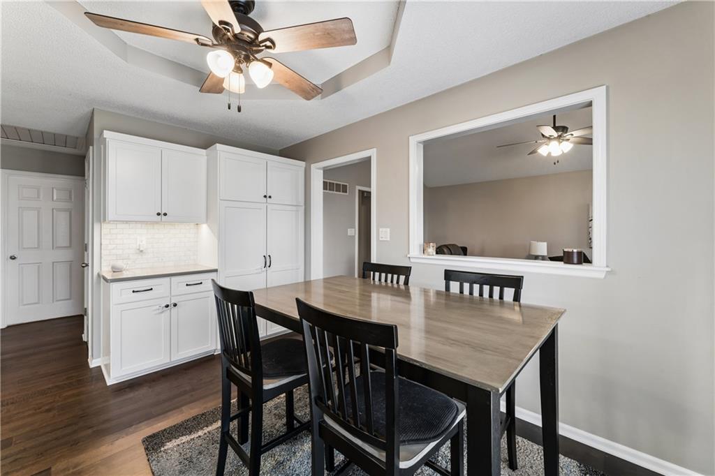 809 Ne Aaron Drive Property Photo 18