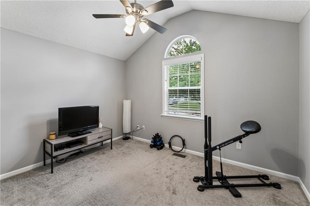 809 Ne Aaron Drive Property Photo 24