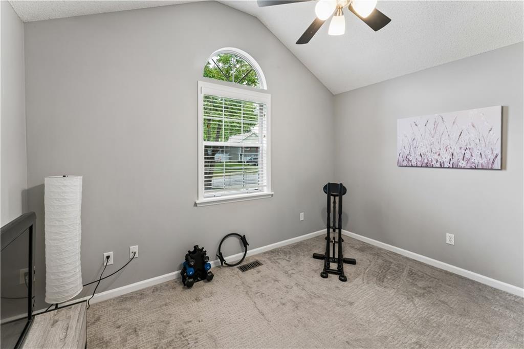 809 Ne Aaron Drive Property Photo 25