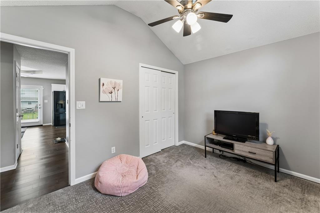 809 Ne Aaron Drive Property Photo 26