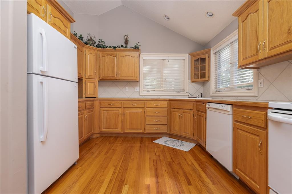 7910 N Locust Street Property Photo 5