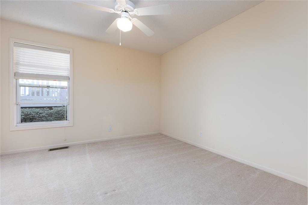 7910 N Locust Street Property Photo 15