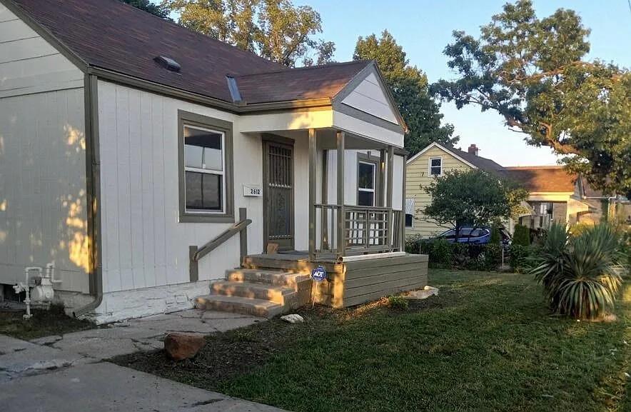 2612 E 75th Street Property Photo 1