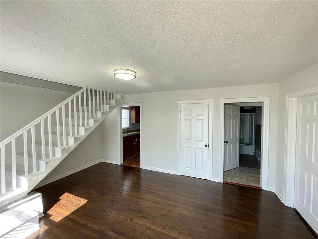 2612 E 75th Street Property Photo 3