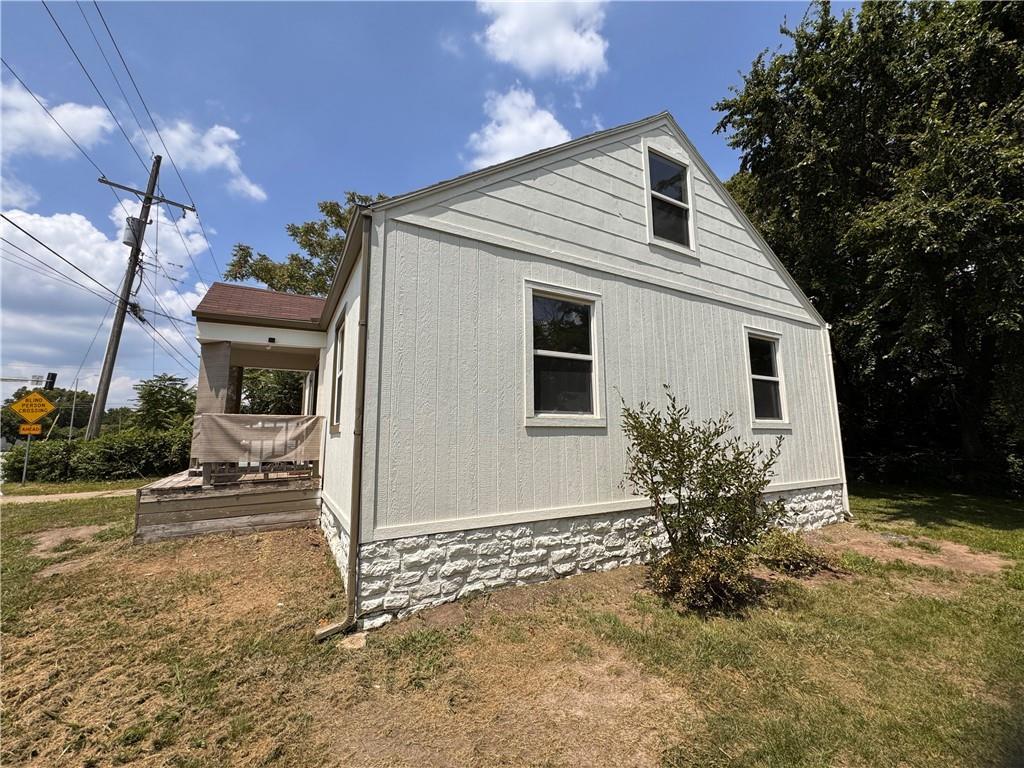 2612 E 75th Street Property Photo 11