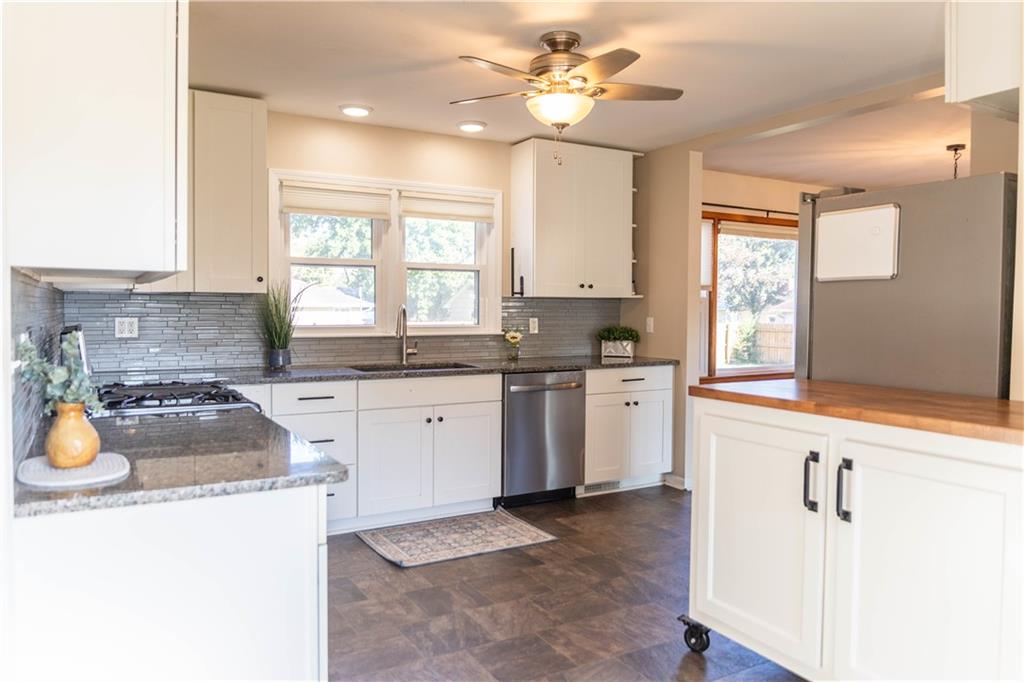 1402 S English Avenue Property Photo 10