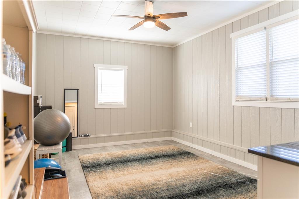 1402 S English Avenue Property Photo 18
