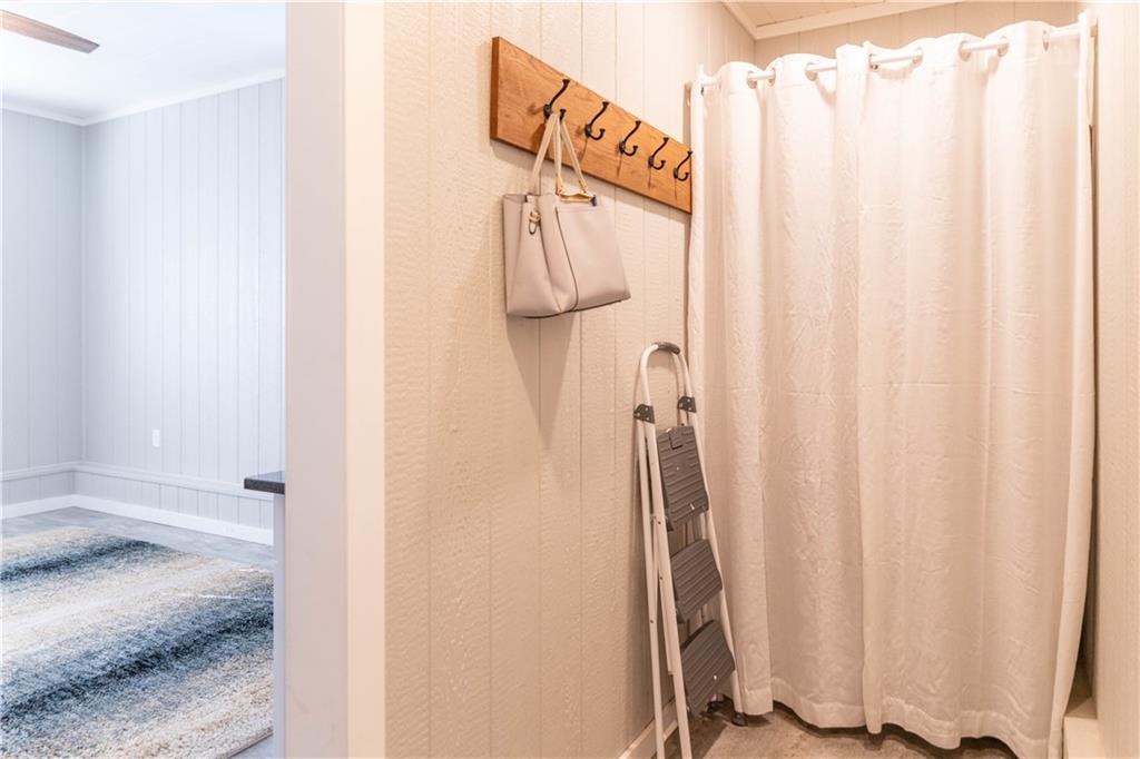 1402 S English Avenue Property Photo 20