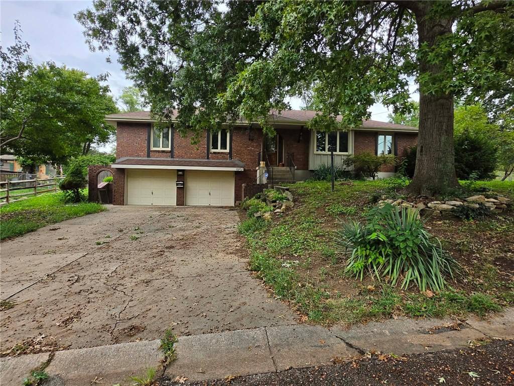 15932 E 41st Street Property Photo 3