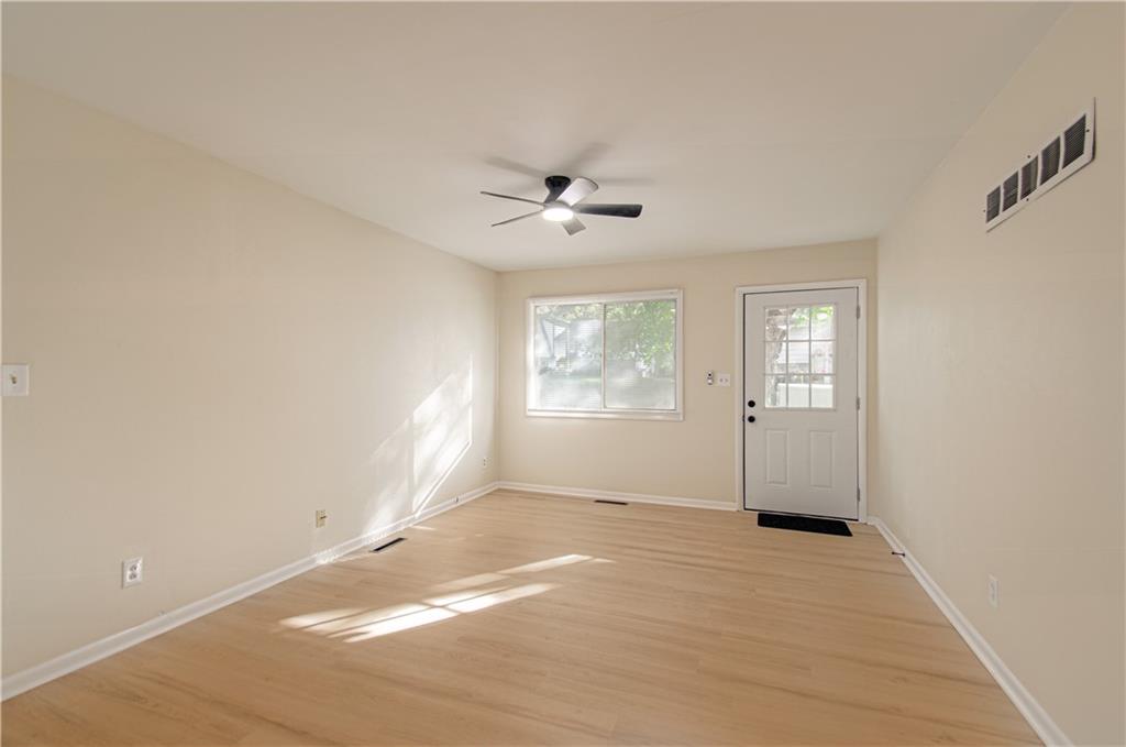 5112 S Cottage Avenue Property Photo 4
