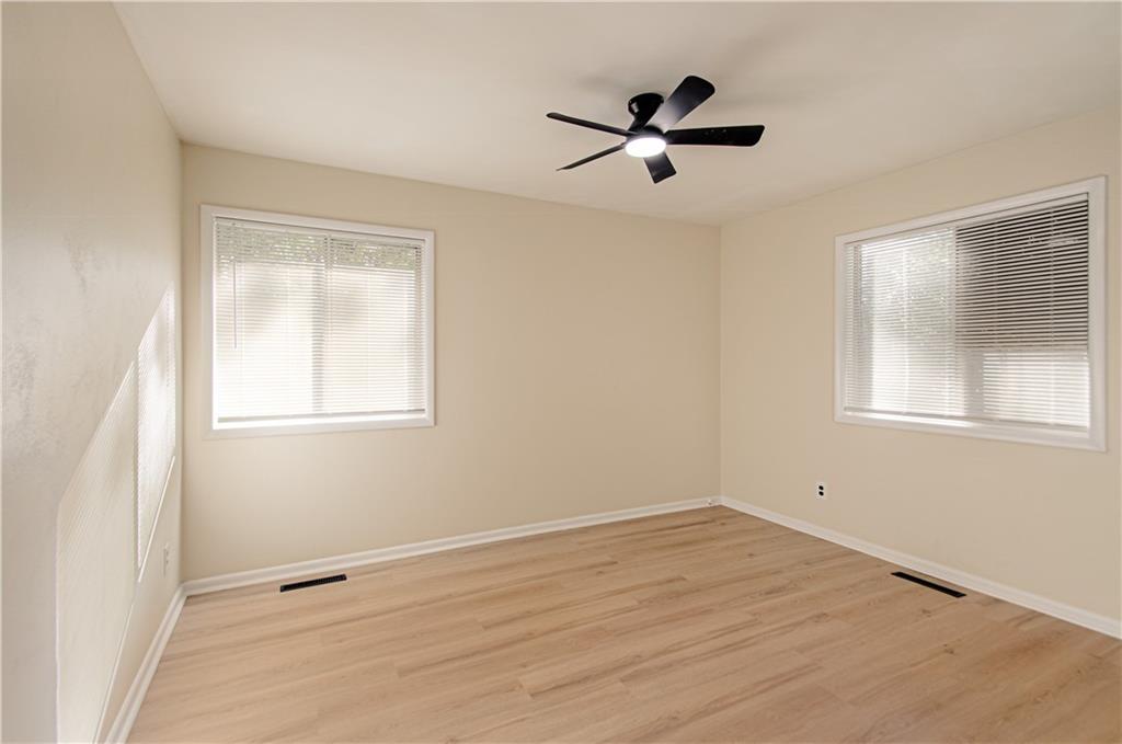5112 S Cottage Avenue Property Photo 8