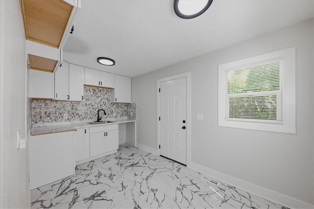 3513 Elmwood Avenue Property Photo 6