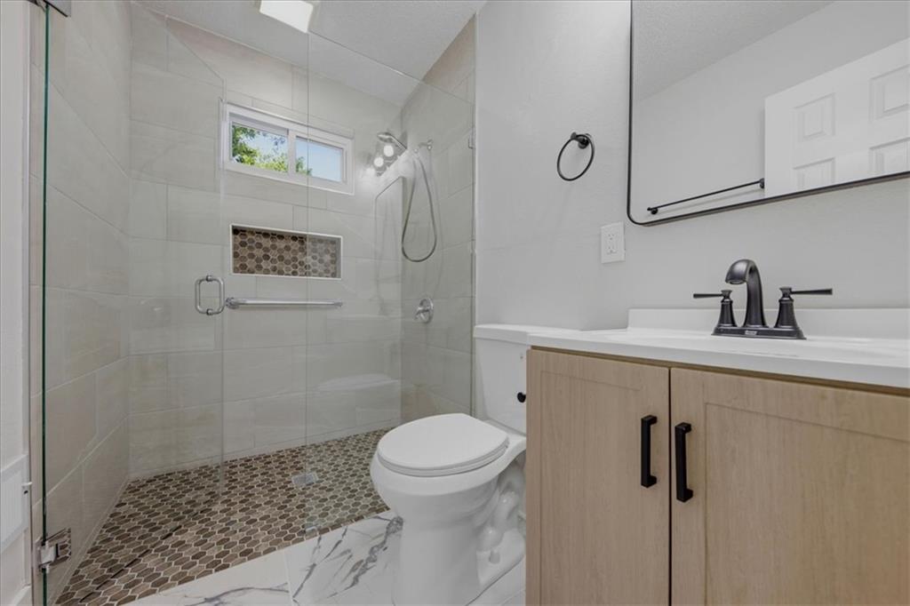 3513 Elmwood Avenue Property Photo 7