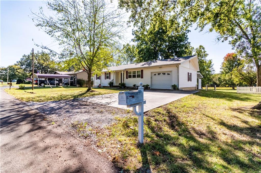 305 Hillcrest Drive Property Photo 3