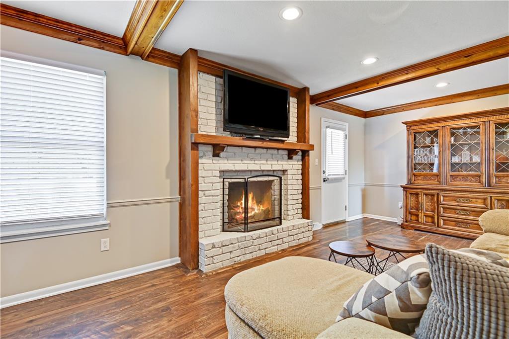 16010 Harris Avenue Property Photo 8