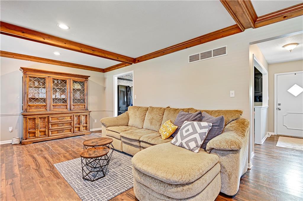 16010 Harris Avenue Property Photo 10