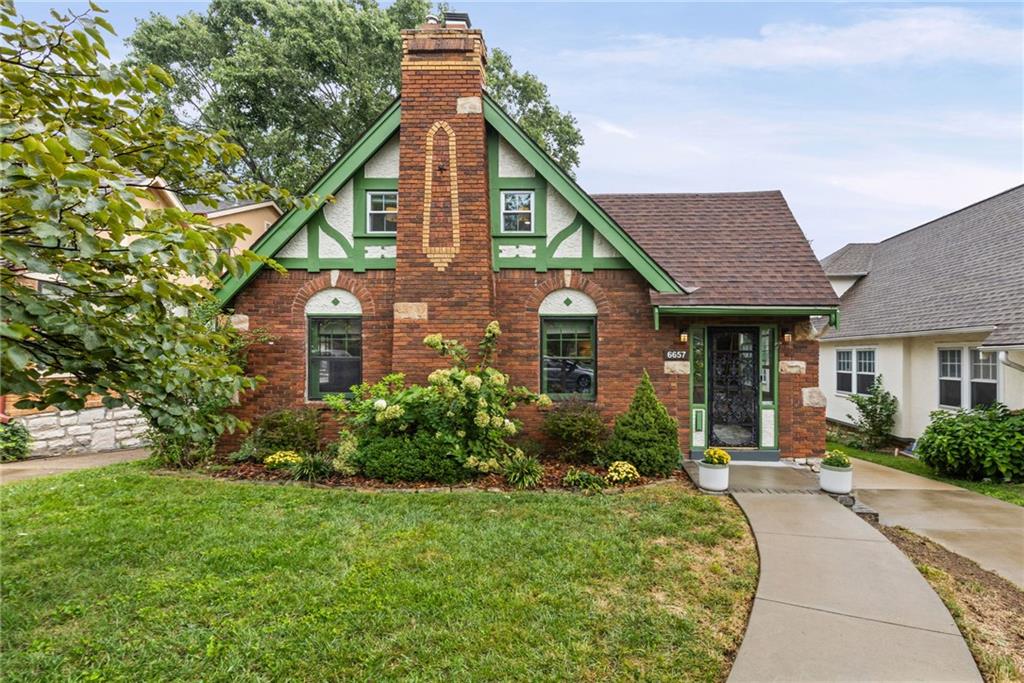 6657 Locust Street Property Photo 1