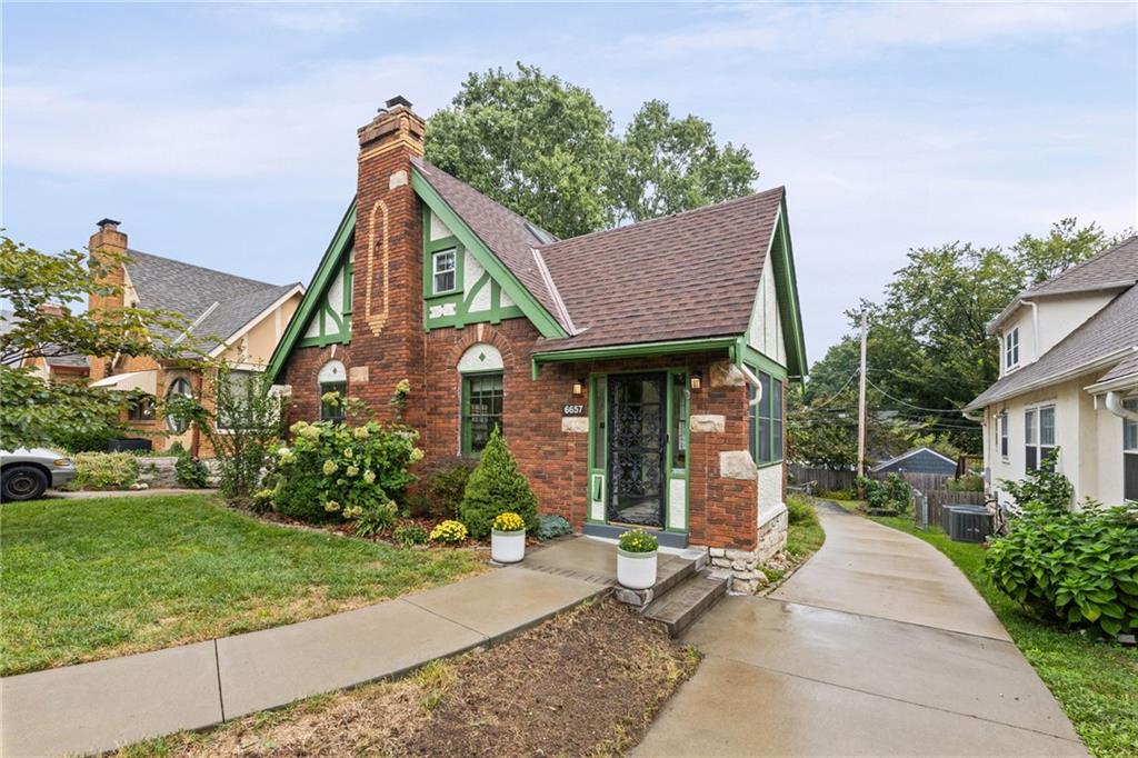 6657 Locust Street Property Photo 2