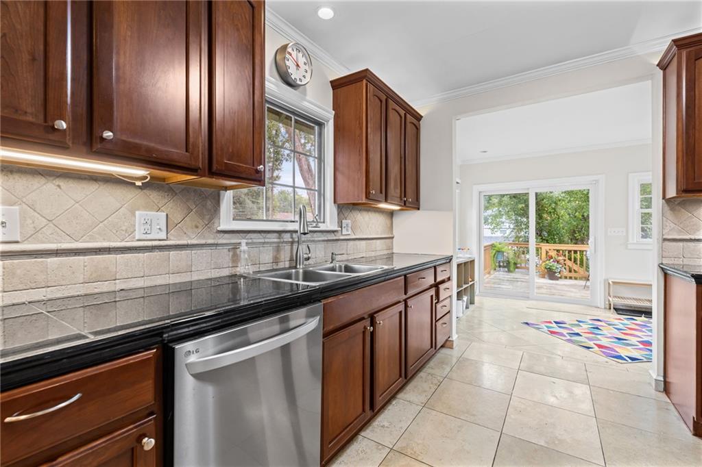 6657 Locust Street Property Photo 14