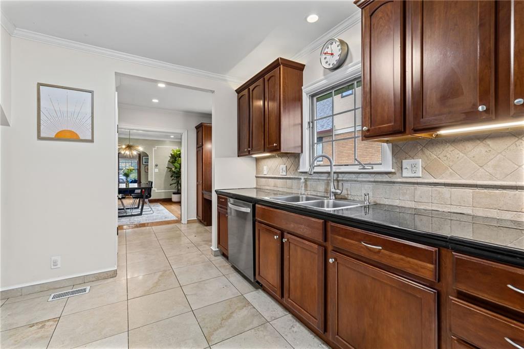 6657 Locust Street Property Photo 16