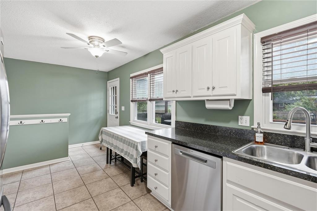 813 S Sunset Drive Property Photo 10