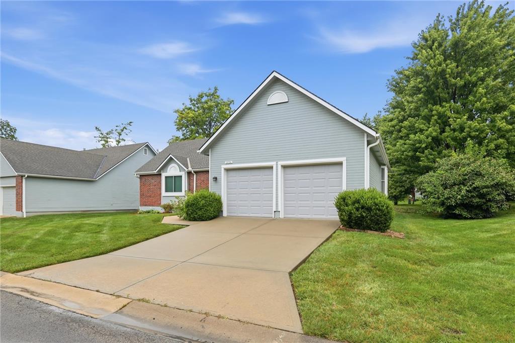 15724 Travis Street Property Photo 2