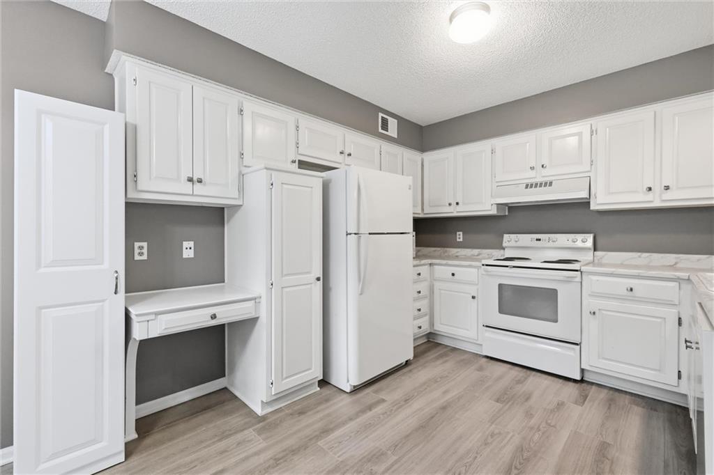 15724 Travis Street Property Photo 9