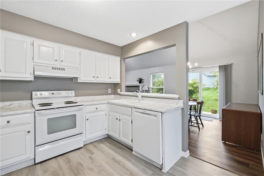 15724 Travis Street Property Photo 10