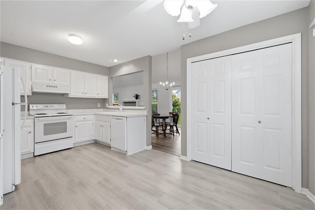 15724 Travis Street Property Photo 11
