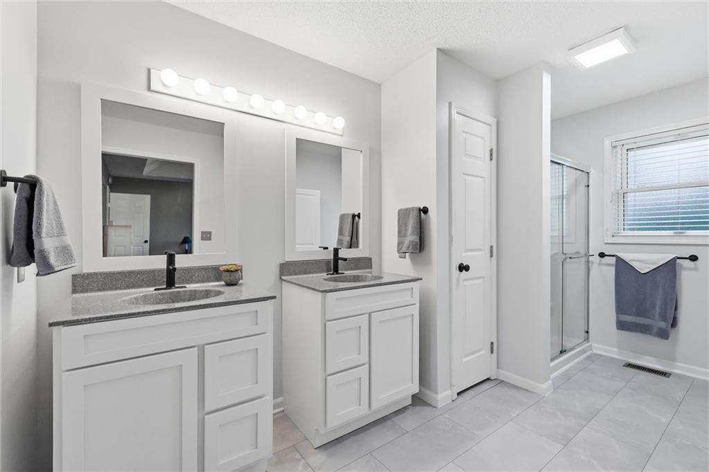 15724 Travis Street Property Photo 16