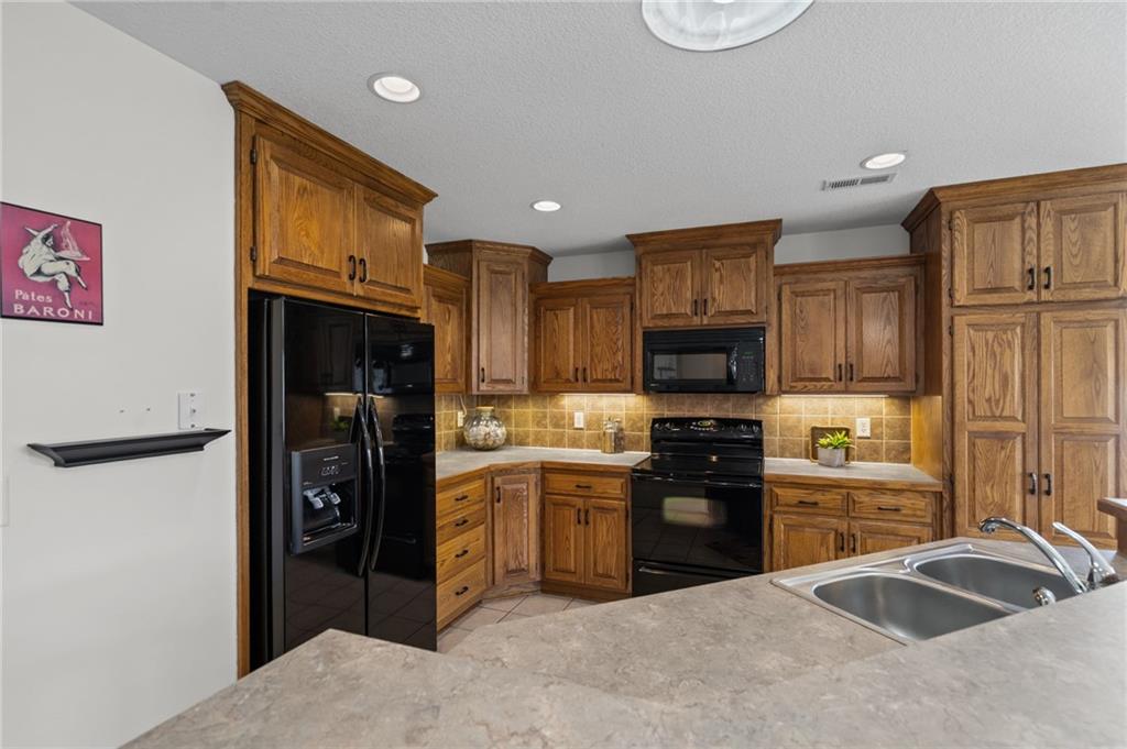 521 Galaxy Lane Property Photo 5
