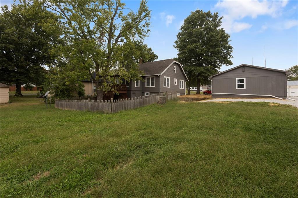 203 E 2nd Street Property Photo 5