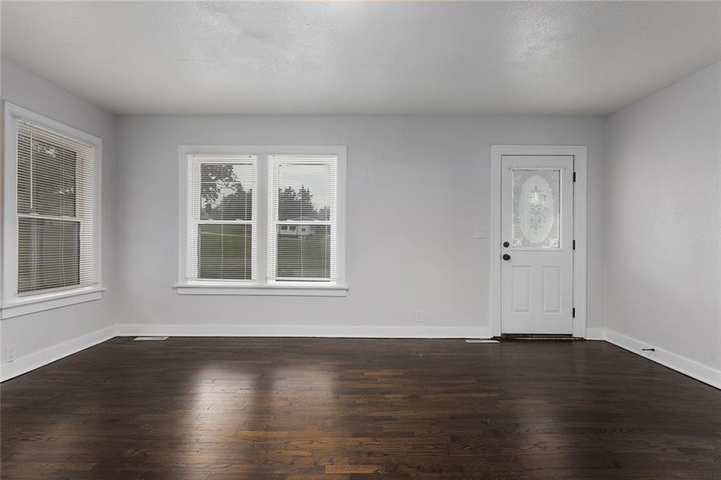 203 E 2nd Street Property Photo 12