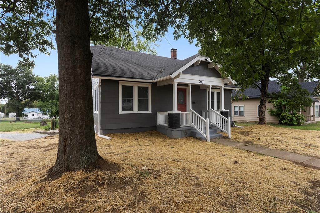 203 E 2nd Street Property Photo 31
