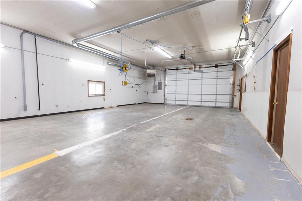 211 W Ray Street Property Photo 4