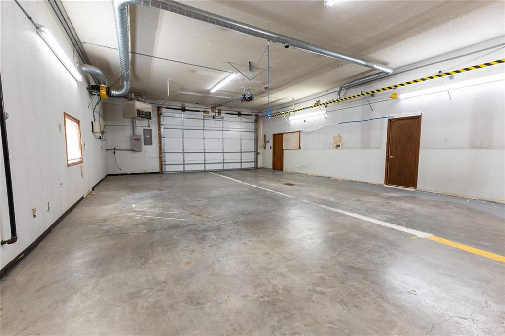 211 W Ray Street Property Photo 5