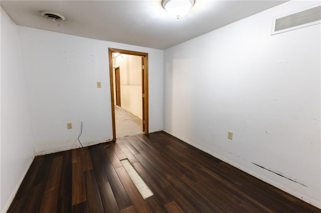 211 W Ray Street Property Photo 15