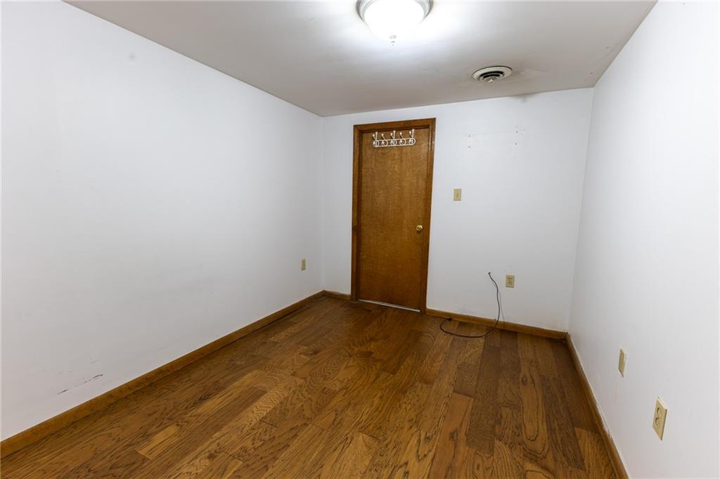 211 W Ray Street Property Photo 16