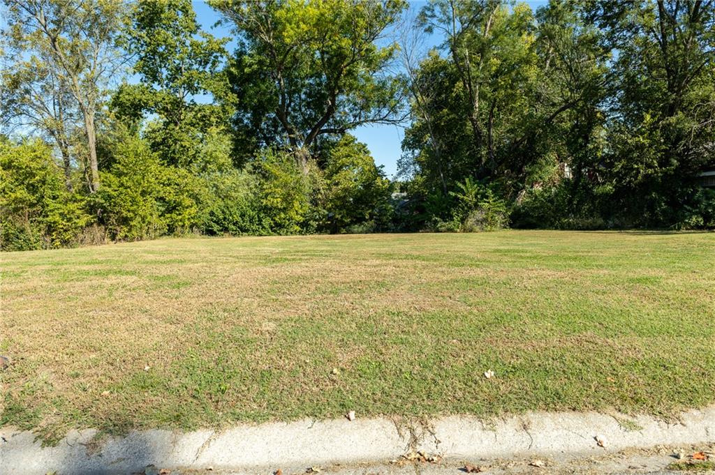 211 W Ray Street Property Photo 19
