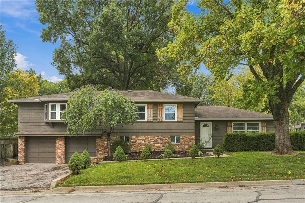 5603 Maple Street Property Photo 1