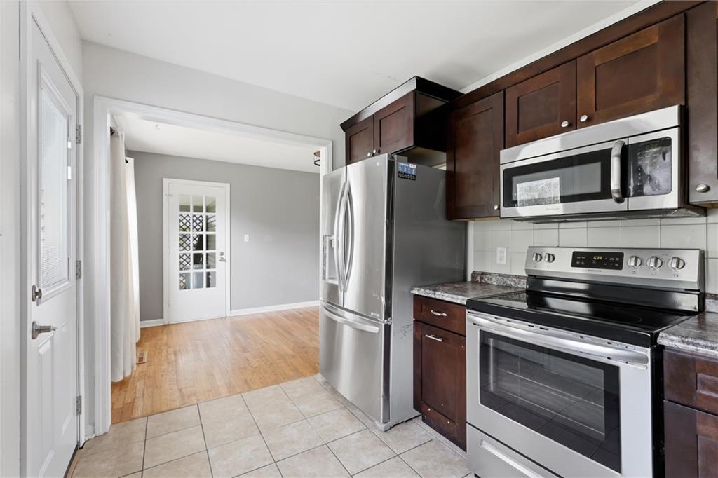 9012 Wornall Road Property Photo 3