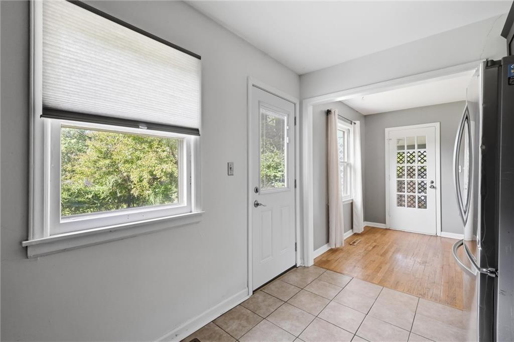 9012 Wornall Road Property Photo 11