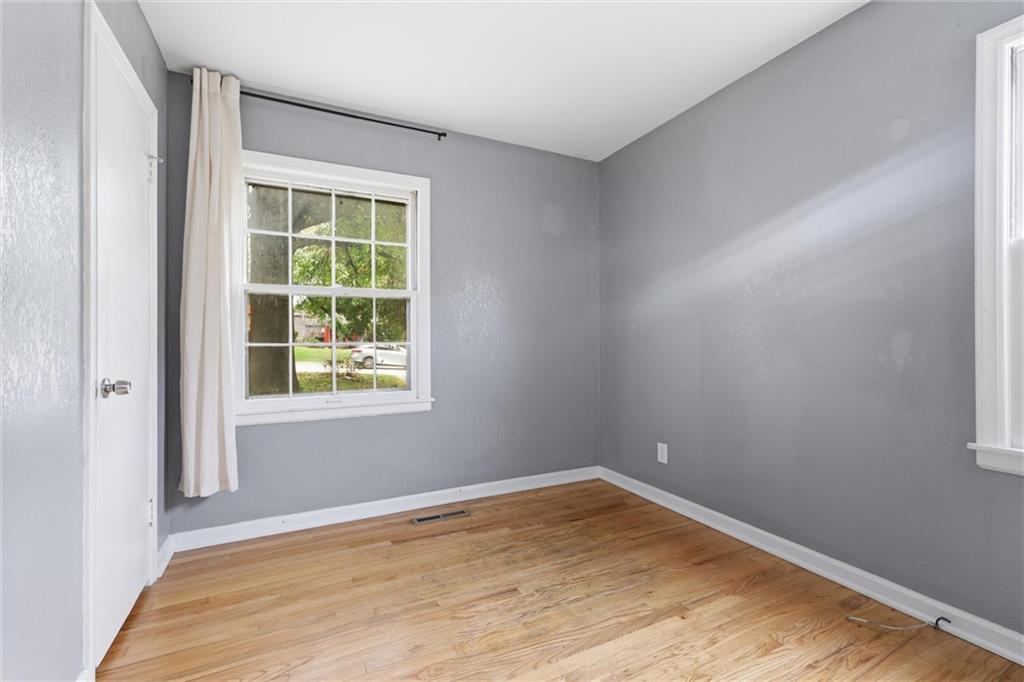 9012 Wornall Road Property Photo 16