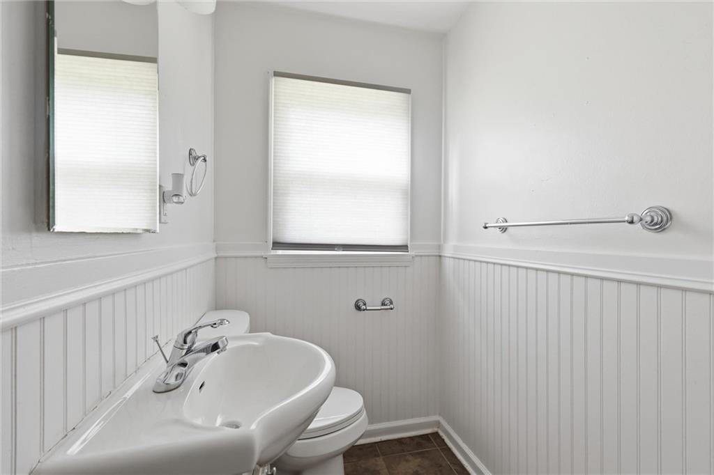 9012 Wornall Road Property Photo 17