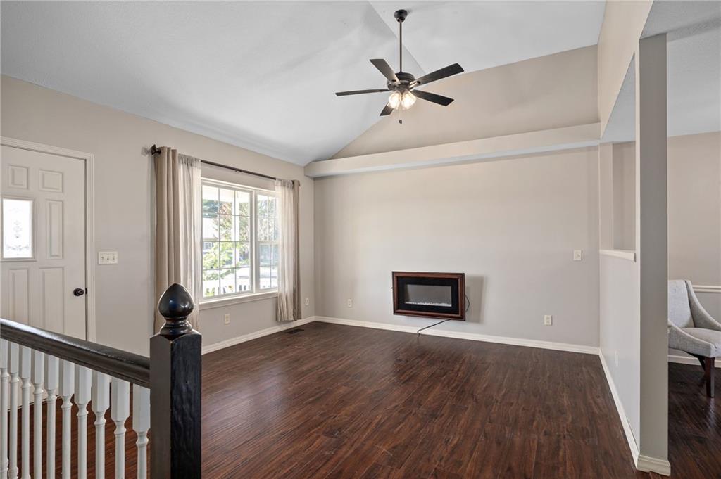 714 Harris Lane Property Photo 4