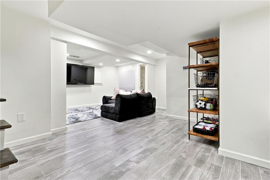 1222 W Gregory Boulevard Property Photo 20