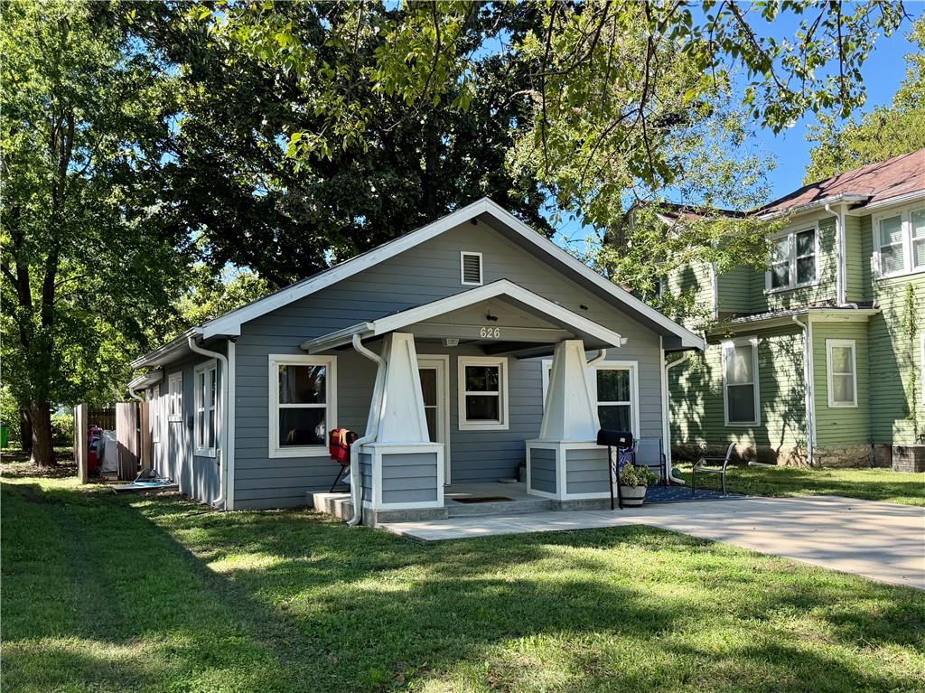 626 S Locust Street Property Photo 2