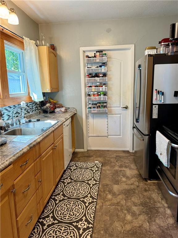 626 S Locust Street Property Photo 6